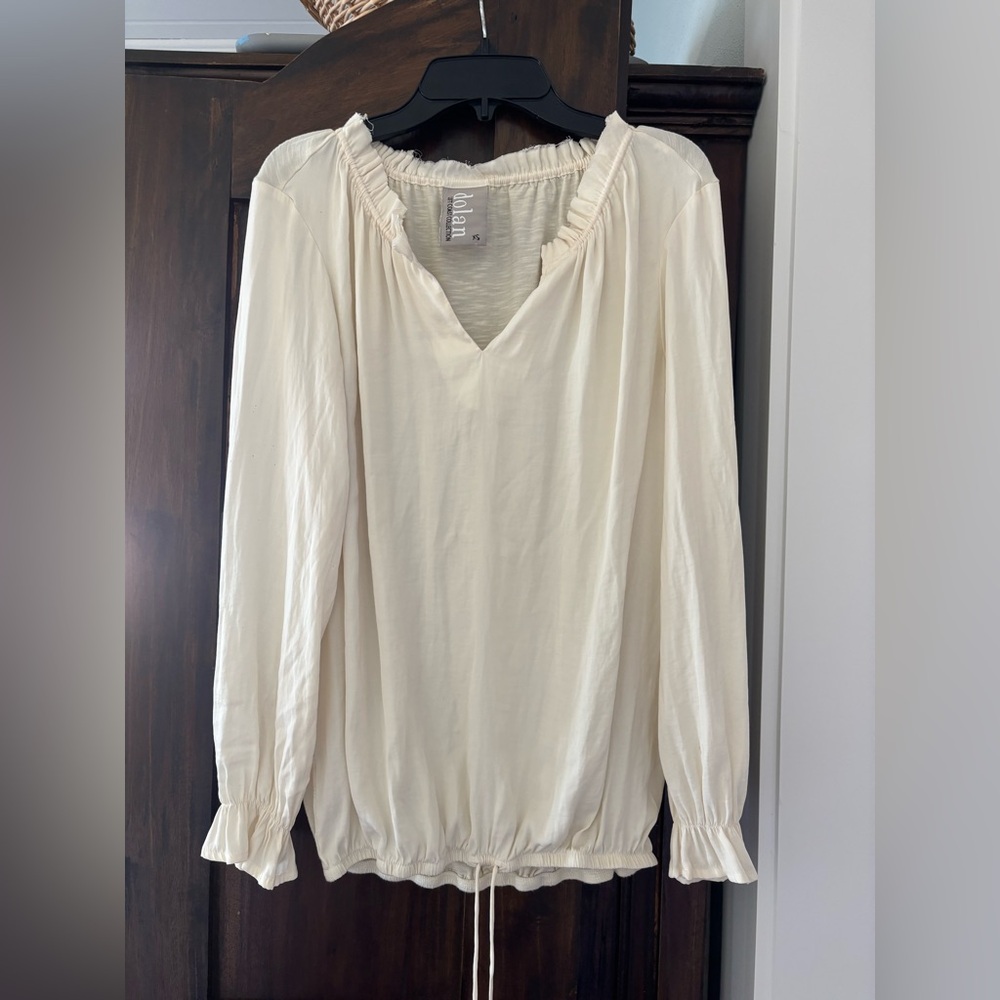 Dolan Left Coast cream long sleeve blouse size XS EUC